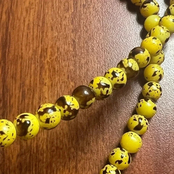 Speckled Yellow and Brown Beaded Necklace - Picture 7 of 7